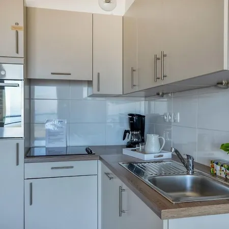 For 6 People With Balcony And Sea View 브레뒨느