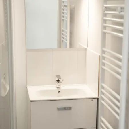 For 6 People With Balcony And Sea View 아파트 브레뒨느